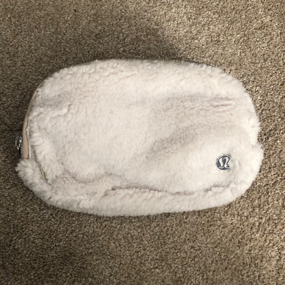 NWT Lululemon Everyday Belt Bag Fleece Natural